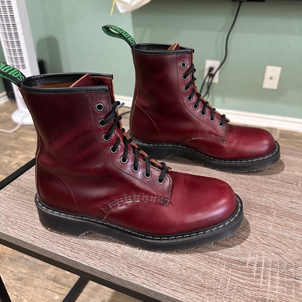Solovair Burgundy Horween Chromexcel 8-Eye Derby Boot Made in England 8 US Men - Picture 2 of 11
